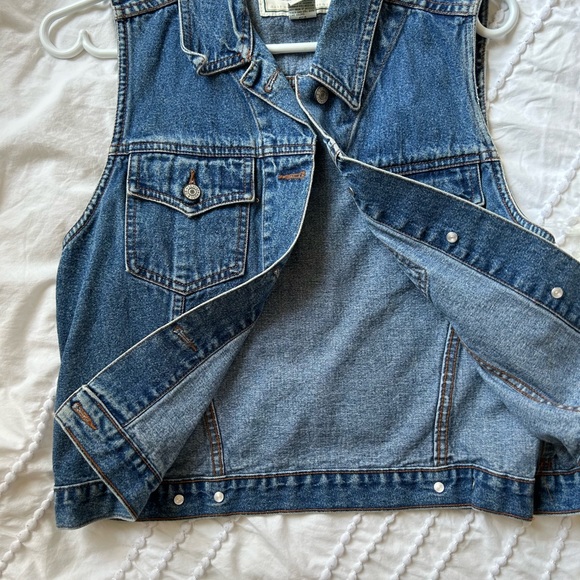 Levi’s Denim Vest - Women’s Medium - Picture 3 of 3